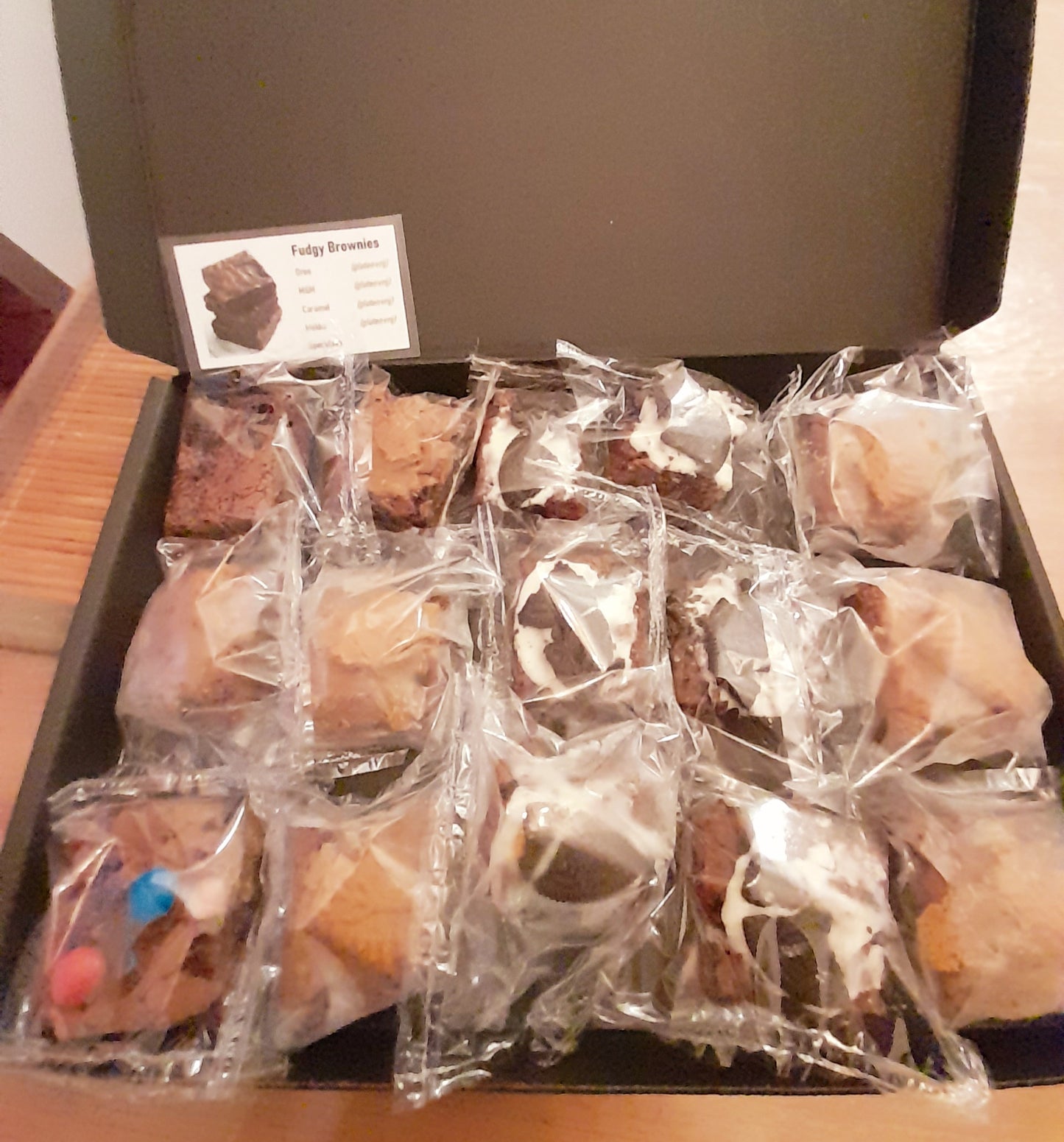 Browniebox met 15 heerlijke fudgy-brownies (ook glutenvrije keuzes) - 22,50 EUR